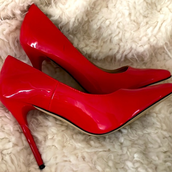 Stunning red patent leather pumps Madden Girl - Picture 3 of 3